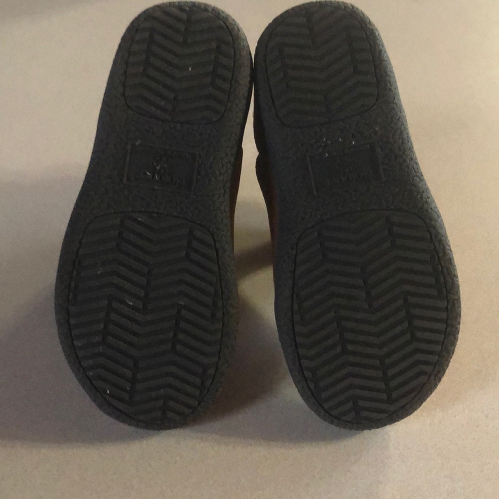 ❄️NWOT tags Suede Slippers - Picture 6 of 7